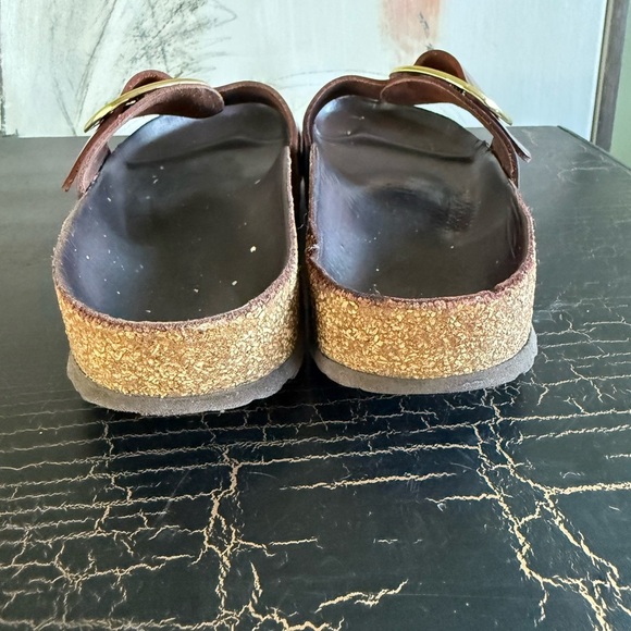 Gold and Brown Leather Sandals with Buckle Closure - Picture 5 of 13